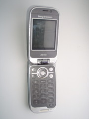 Мобильный телефон Sony Ericsson Z610i
